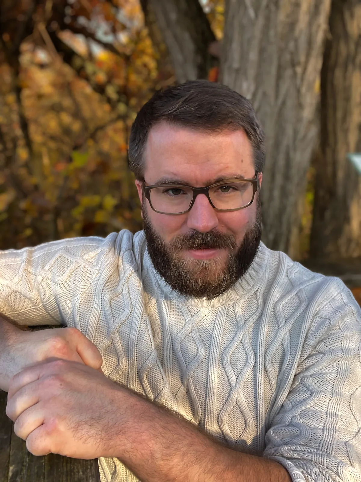 Der Egger Daniel Kranzelbinder hat 2022 zum ersten Mal an einem Steinstoss-Wettkampf teilgenommen. Mann mit Brille